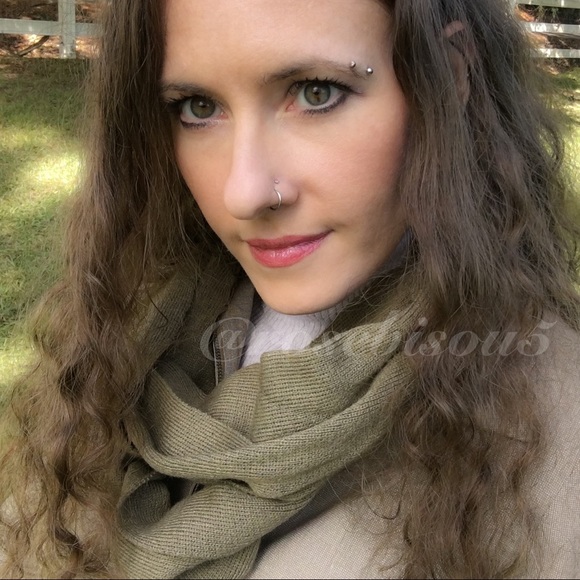 🧣♥️Luxe Knit Infinity Scarf in OLIVE - Picture 7 of 8